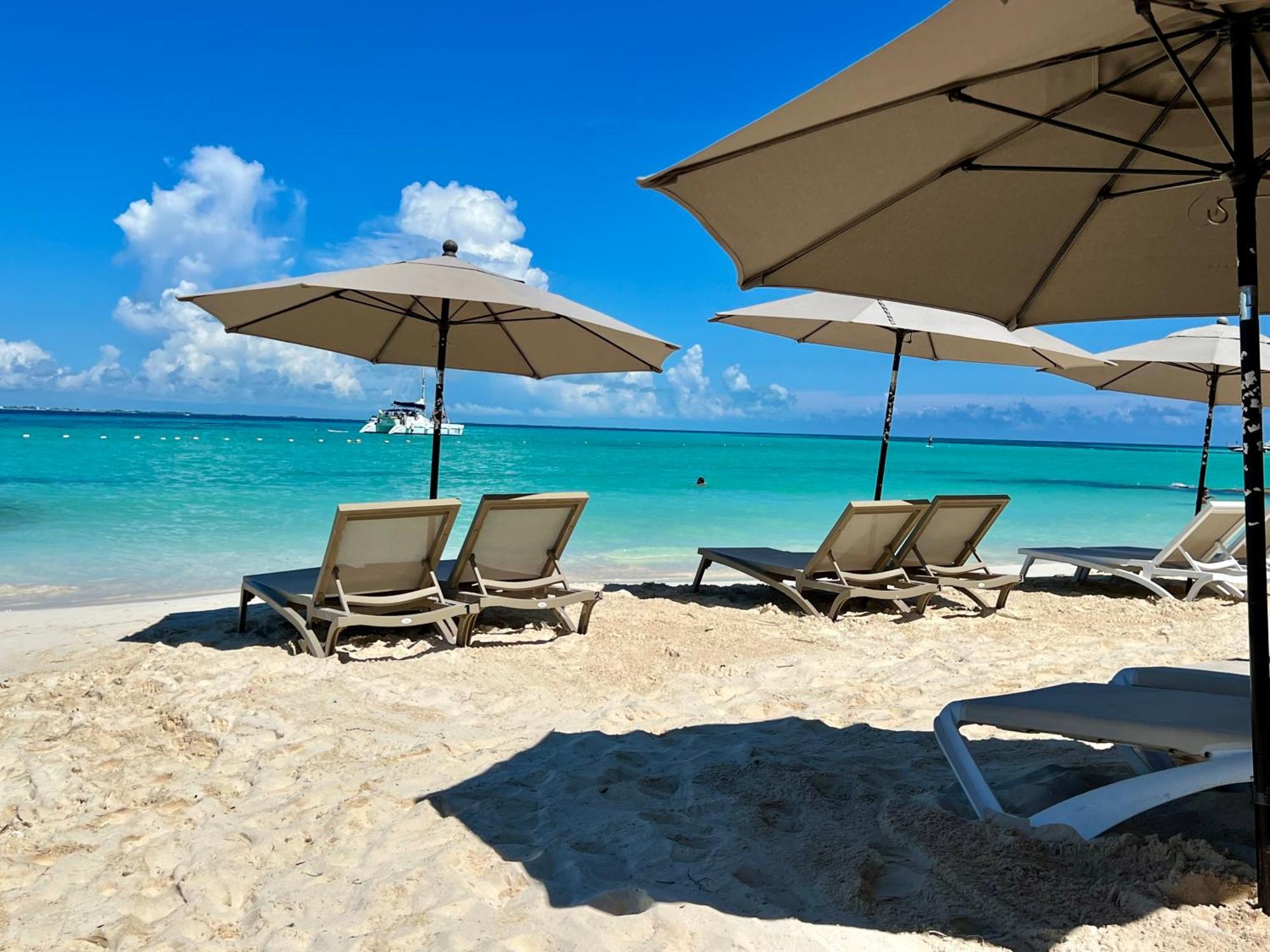 Cuxos Hotel Beachfront Isla Mujeres Exterior photo