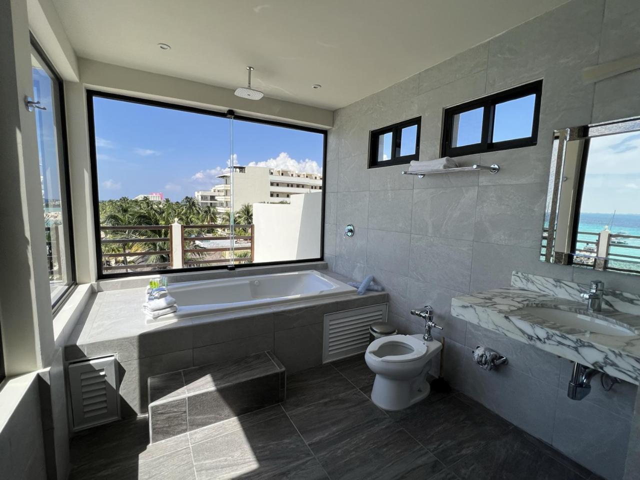 Cuxos Hotel Beachfront Isla Mujeres Exterior photo