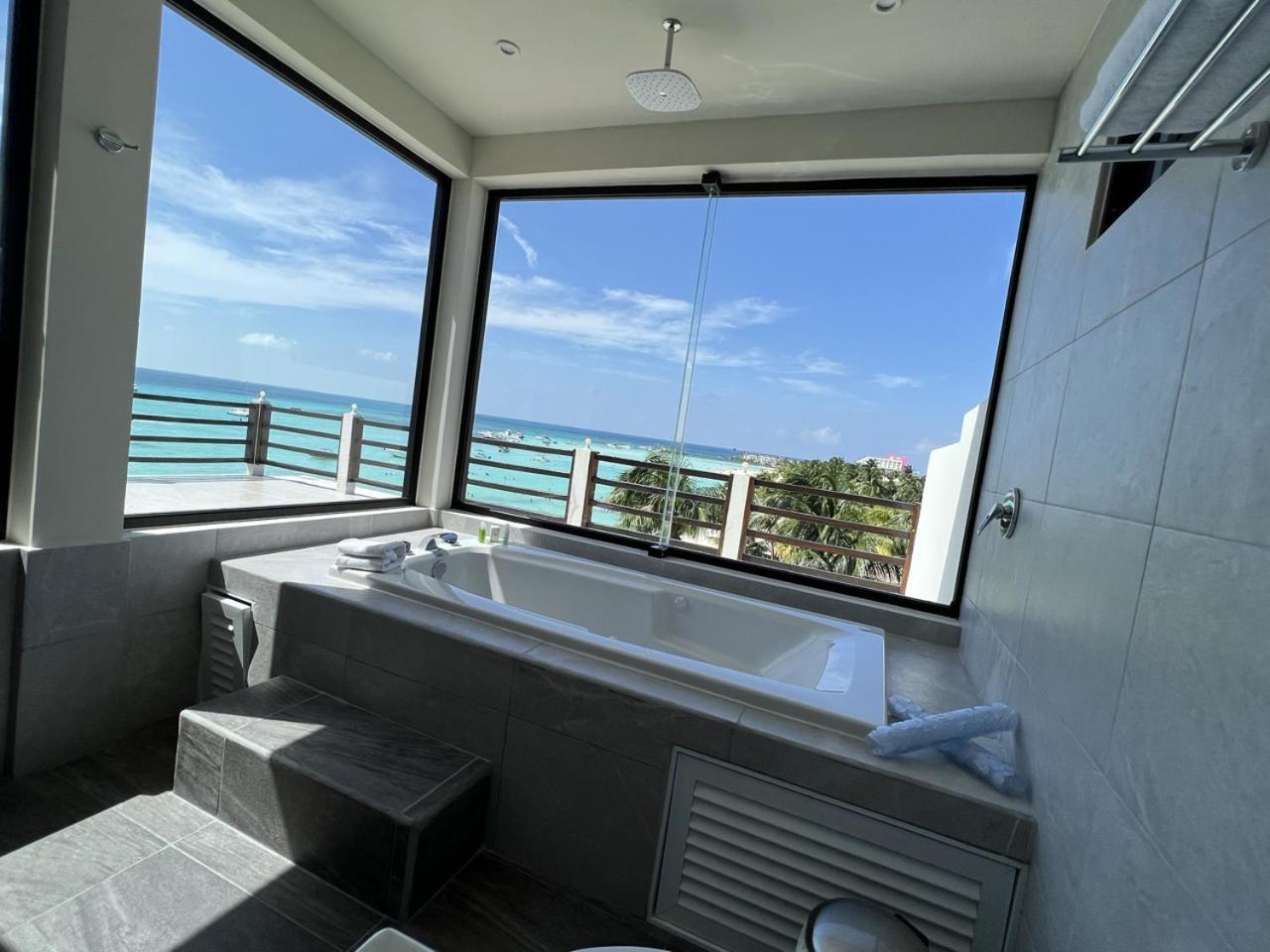 Cuxos Hotel Beachfront Isla Mujeres Exterior photo